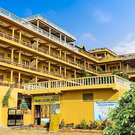 Hotel Nature Heritage Chitwan Esterno foto
