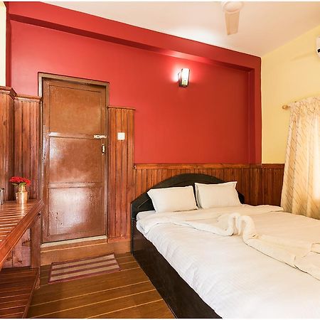 Hotel Nature Heritage Chitwan Esterno foto