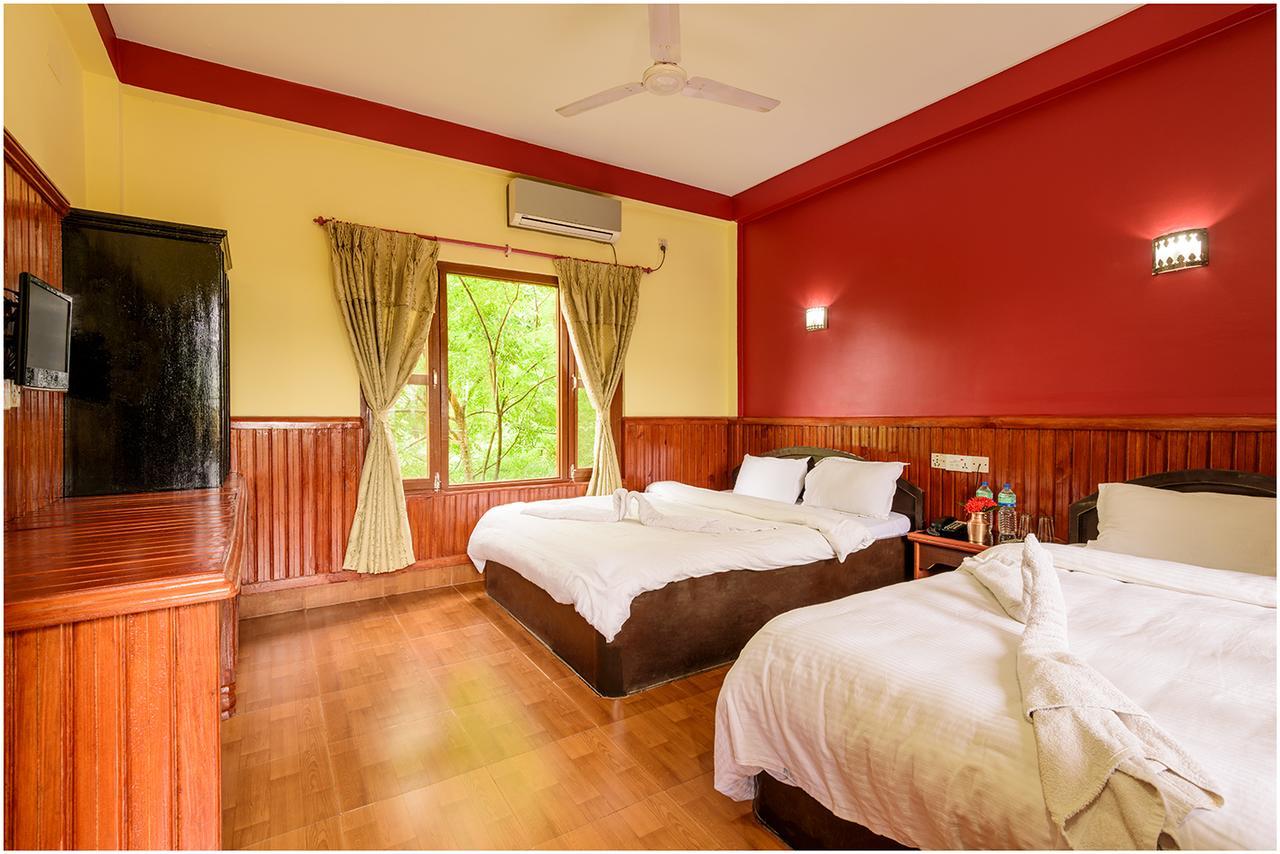 Hotel Nature Heritage Chitwan Esterno foto