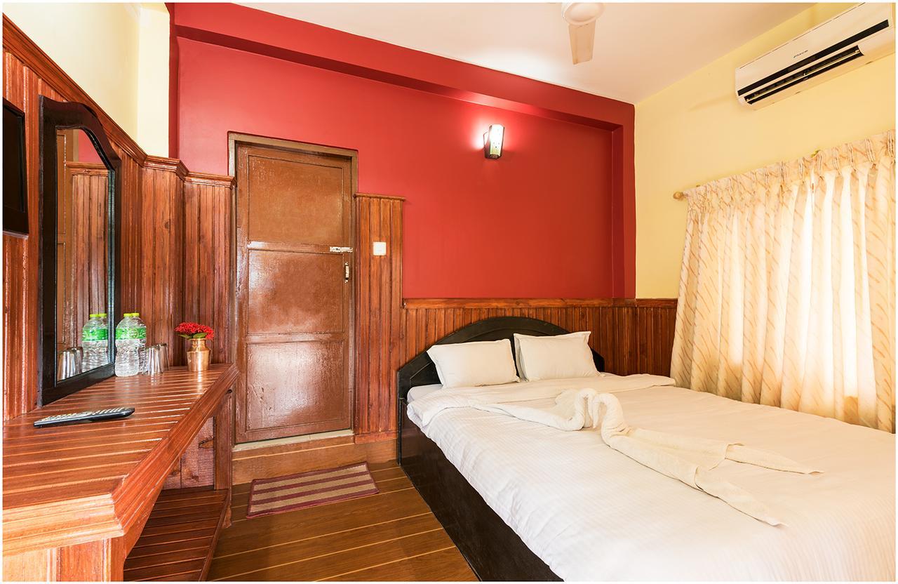 Hotel Nature Heritage Chitwan Esterno foto